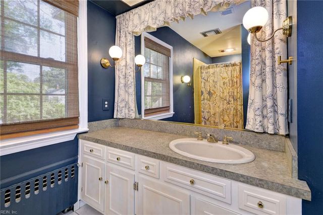 21 Westover RD, Newport News, VA 23601
