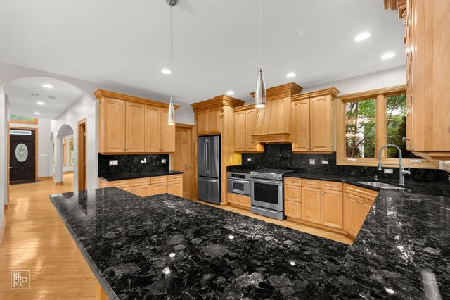 1017 E Red Oak Street, Addison, IL 60101