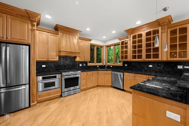 1017 E Red Oak Street, Addison, IL 60101