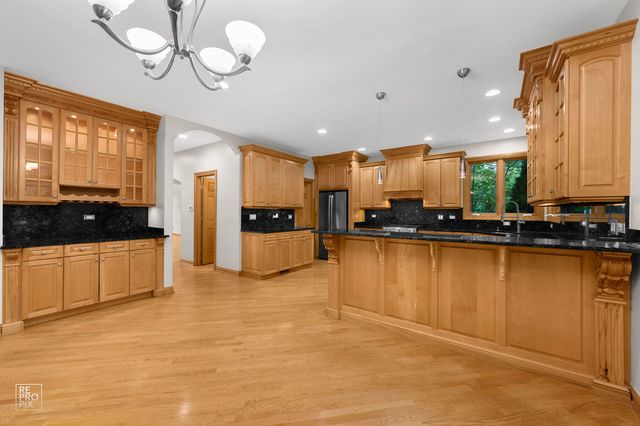 1017 E Red Oak Street, Addison, IL 60101