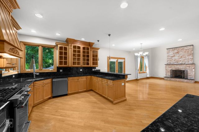 1017 E Red Oak Street, Addison, IL 60101