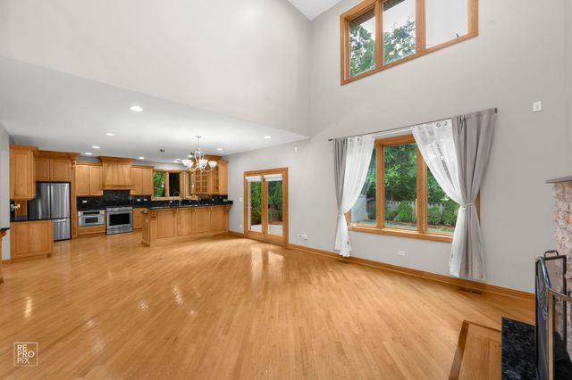 1017 E Red Oak Street, Addison, IL 60101