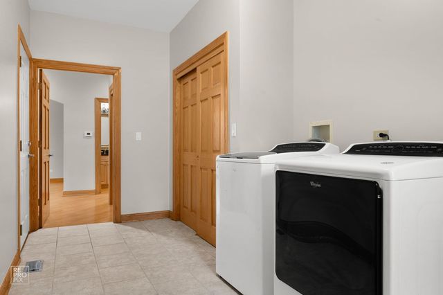 1017 E Red Oak Street, Addison, IL 60101