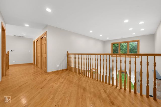 1017 E Red Oak Street, Addison, IL 60101