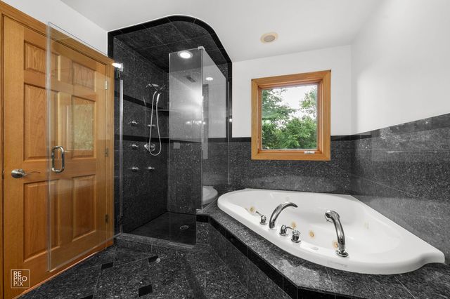 1017 E Red Oak Street, Addison, IL 60101