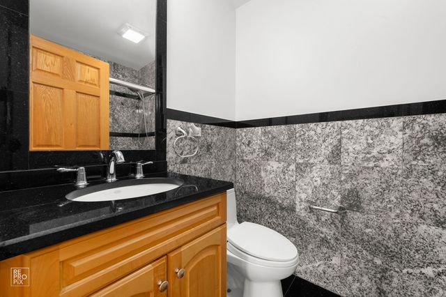 1017 E Red Oak Street, Addison, IL 60101