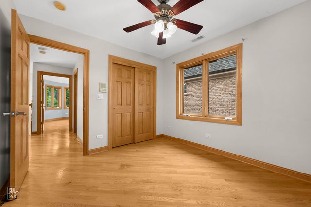 1017 E Red Oak Street, Addison, IL 60101