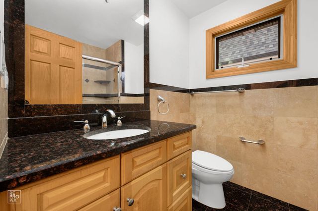 1017 E Red Oak Street, Addison, IL 60101