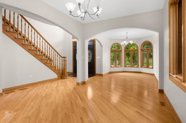 1017 E Red Oak Street, Addison, IL 60101