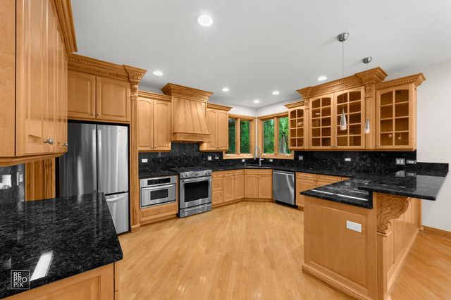 1017 E Red Oak Street, Addison, IL 60101