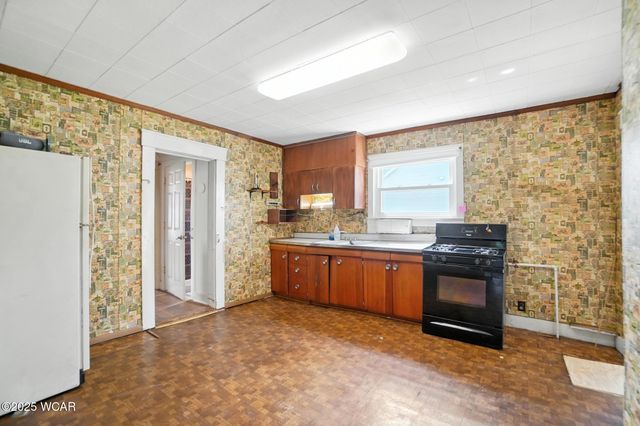 408 W Benton Street, Wapakoneta, OH 45895