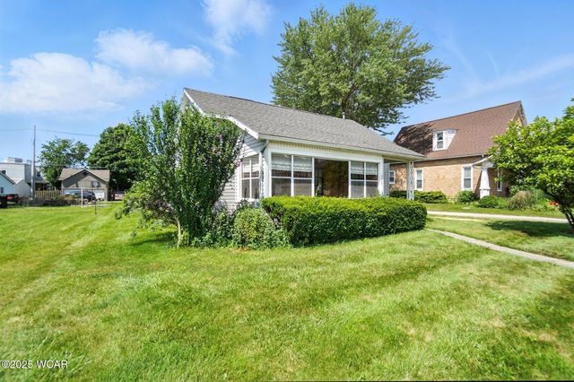 408 W Benton Street, Wapakoneta, OH 45895