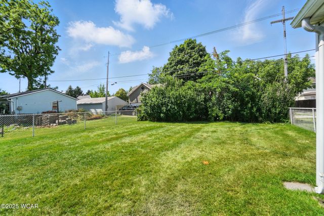 408 W Benton Street, Wapakoneta, OH 45895
