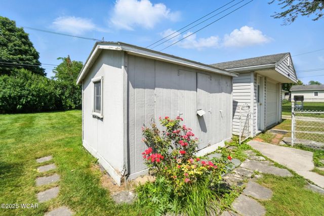 408 W Benton Street, Wapakoneta, OH 45895