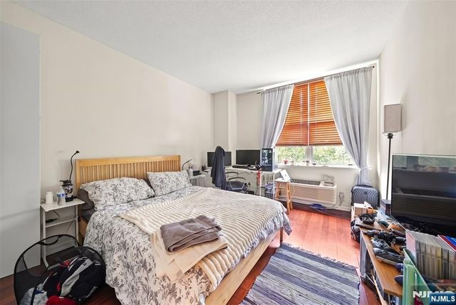 100 Grand Cove Way 5H, Edgewater, NJ 07020