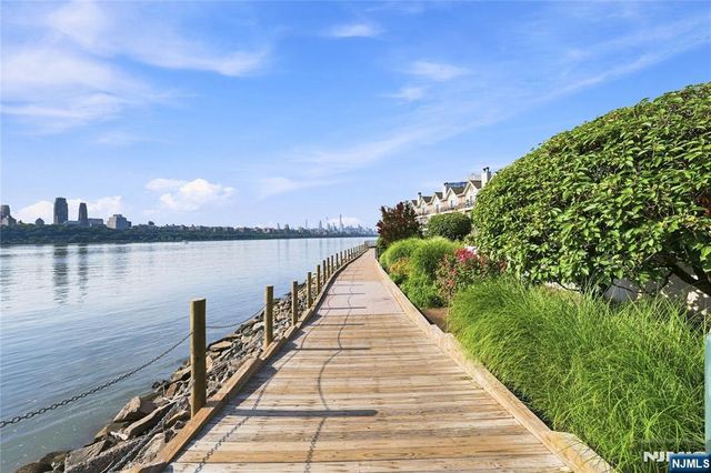 100 Grand Cove Way 5H, Edgewater, NJ 07020