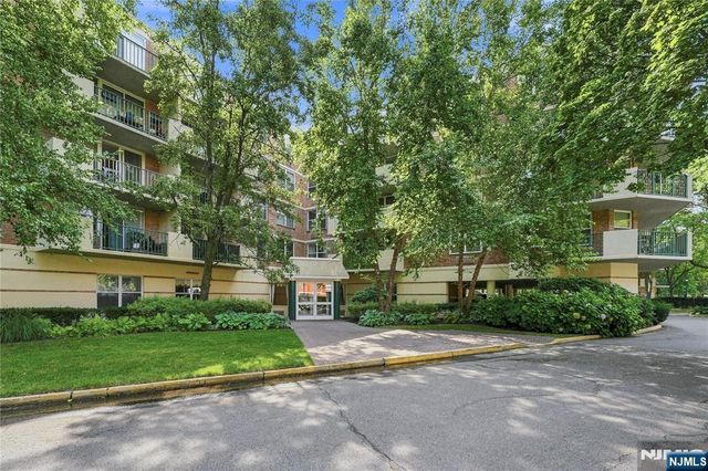 100 Grand Cove Way 5H, Edgewater, NJ 07020