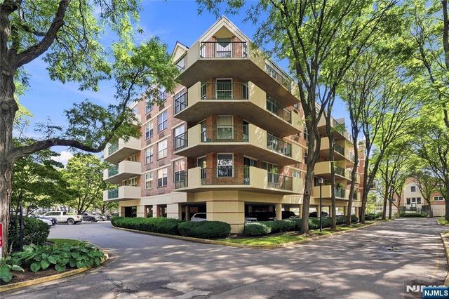 100 Grand Cove Way 5H, Edgewater, NJ 07020
