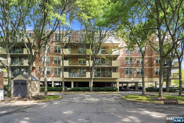 100 Grand Cove Way 5H, Edgewater, NJ 07020