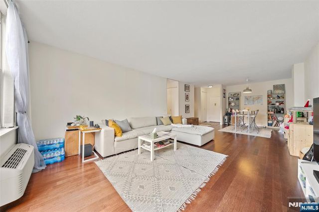 100 Grand Cove Way 5H, Edgewater, NJ 07020