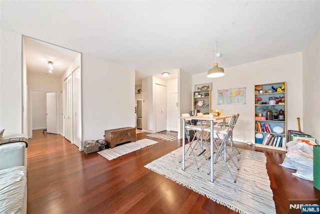 100 Grand Cove Way 5H, Edgewater, NJ 07020