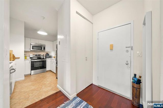 100 Grand Cove Way 5H, Edgewater, NJ 07020