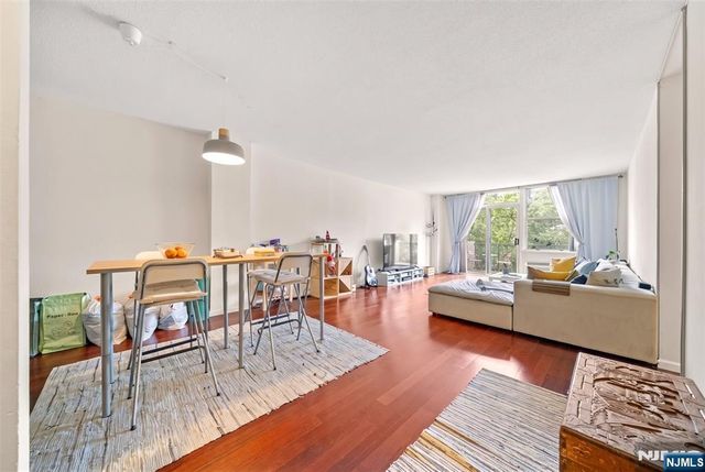 100 Grand Cove Way 5H, Edgewater, NJ 07020