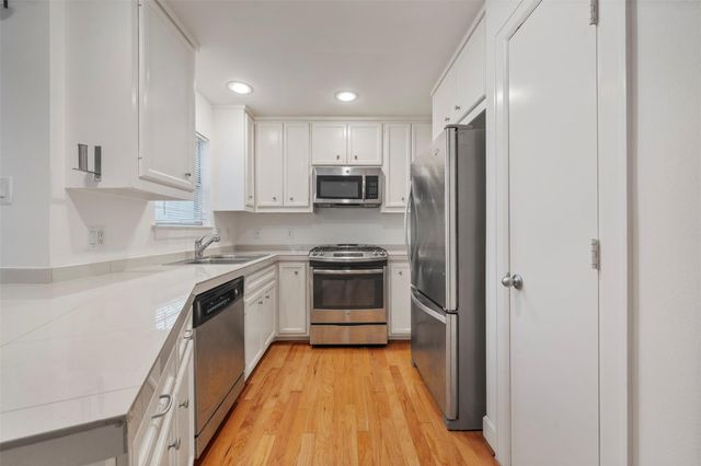 5951 S Loop E 57, Houston, TX 77033