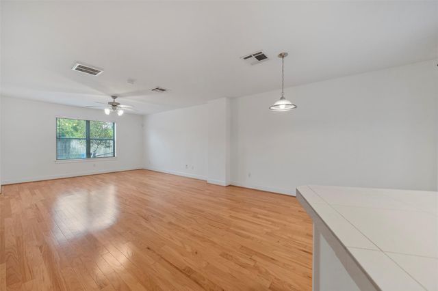 5951 S Loop E 57, Houston, TX 77033