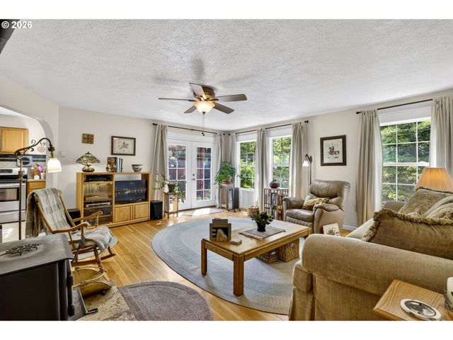 33951 Se COUPLAND Rd, Estacada, OR 97023