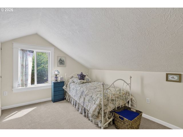 33951 Se COUPLAND Rd, Estacada, OR 97023