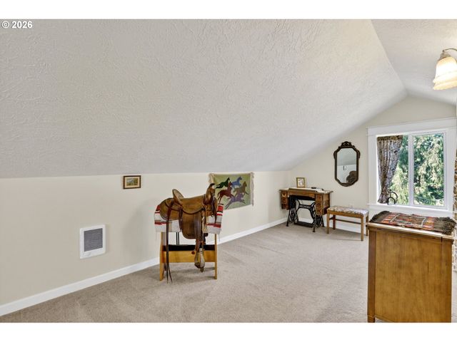 33951 Se COUPLAND Rd, Estacada, OR 97023