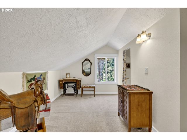 33951 Se COUPLAND Rd, Estacada, OR 97023