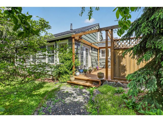 33951 Se COUPLAND Rd, Estacada, OR 97023