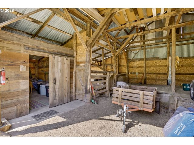 33951 Se COUPLAND Rd, Estacada, OR 97023