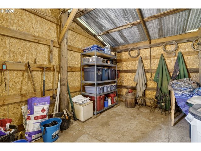 33951 Se COUPLAND Rd, Estacada, OR 97023
