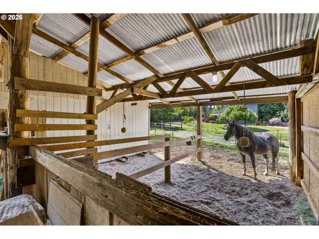 33951 Se COUPLAND Rd, Estacada, OR 97023