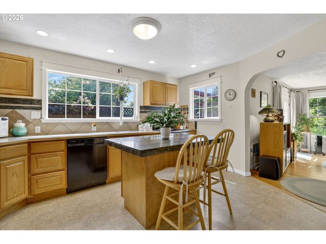 33951 Se COUPLAND Rd, Estacada, OR 97023