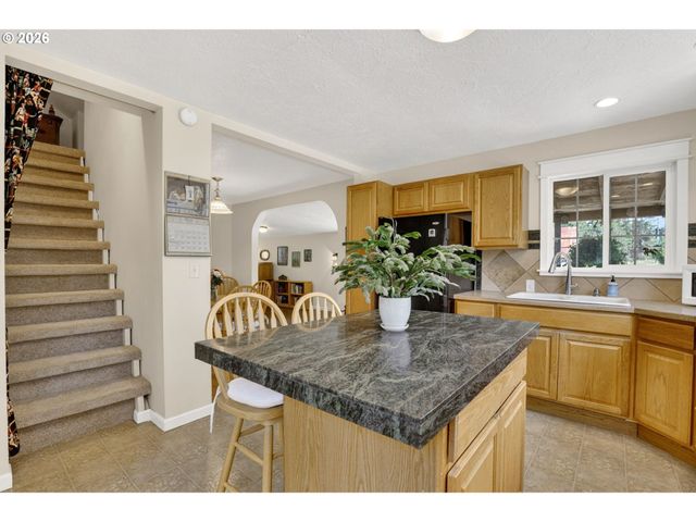 33951 Se COUPLAND Rd, Estacada, OR 97023