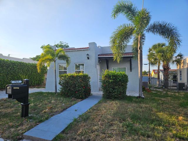 717 Selkirk Street, West Palm Beach, FL 33405