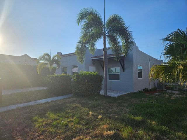 717 Selkirk Street, West Palm Beach, FL 33405