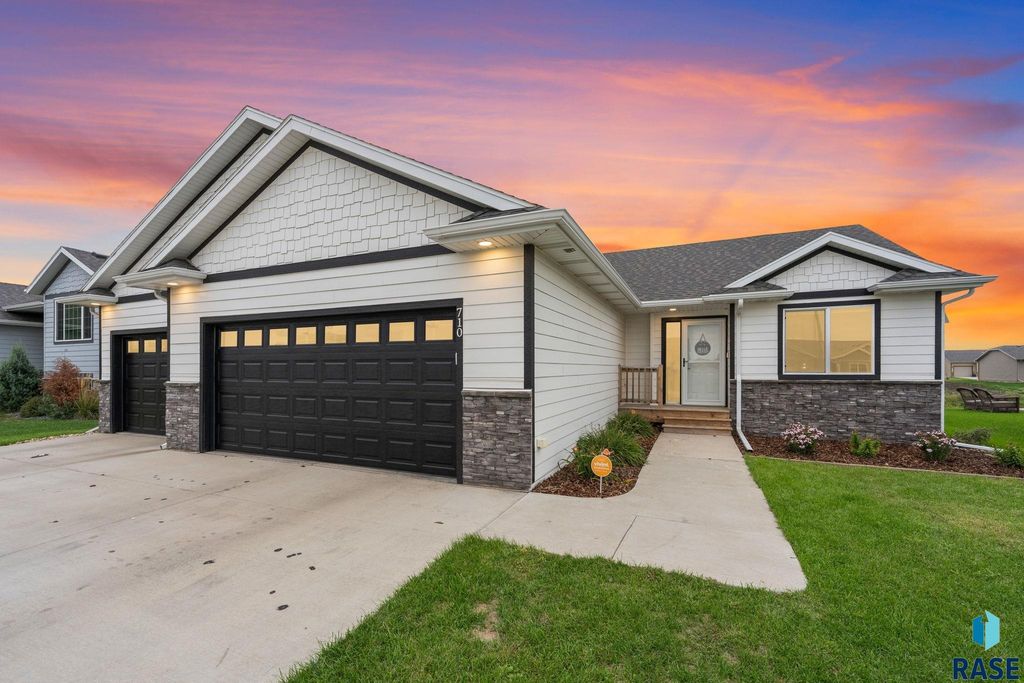 710 Prairieside Trl Trail, Harrisburg, SD 57032