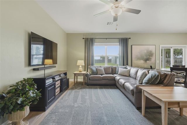 1261 Round Leaf Road, Edmond, OK 73034