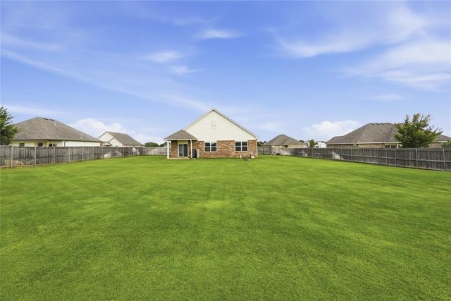 1261 Round Leaf Road, Edmond, OK 73034