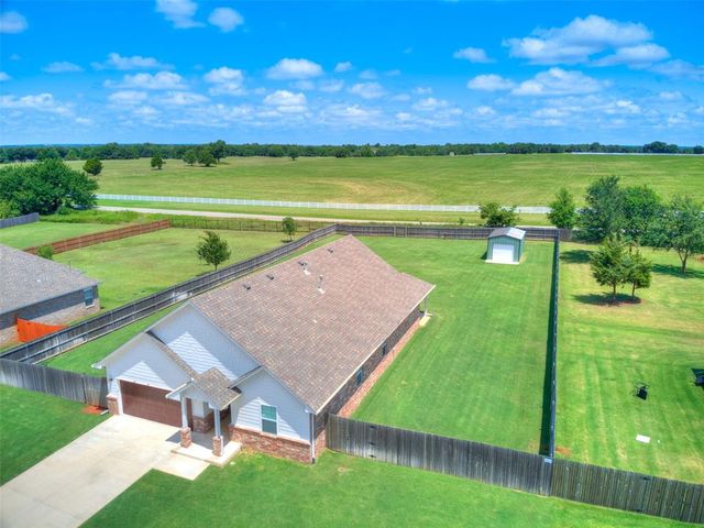 1261 Round Leaf Road, Edmond, OK 73034
