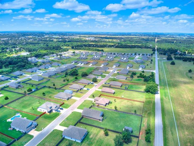 1261 Round Leaf Road, Edmond, OK 73034