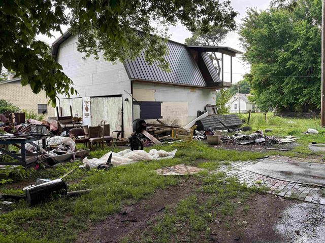 101 NE 4th, England, AR 72046