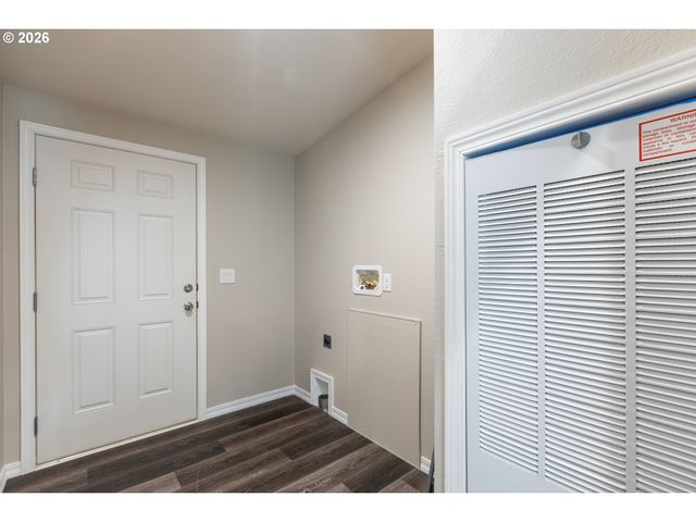 66017 N BAY Rd, North Bend, OR 97459