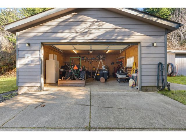 66017 N BAY Rd, North Bend, OR 97459