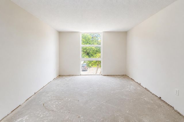 16950 W Dixie Highway A226, North Miami Beach, FL 33160